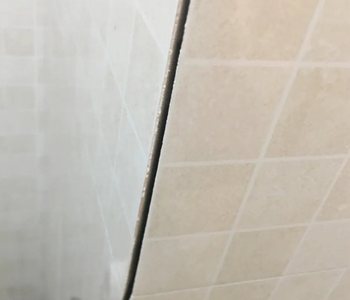 延寿瓷砖空鼓维修公司分享阳台瓷砖脱落的修复过程可以分为以下几个步骤