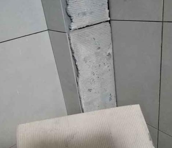 延寿瓷砖空鼓维修公司分享下厨房瓷砖脱落的补救措施。